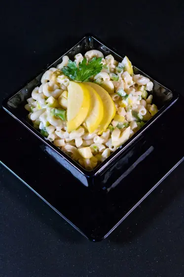 Ensalada de coditos con manzana y apio